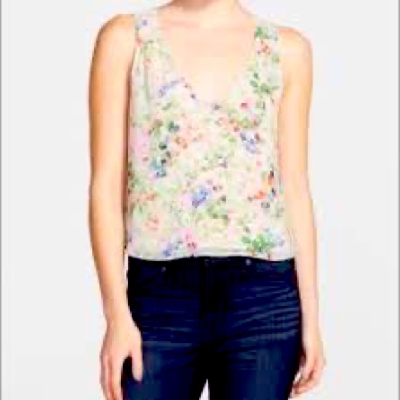 ASTR The Label Cropped V-Neck Blouse in Dainty Floral - Picture 2 of 8